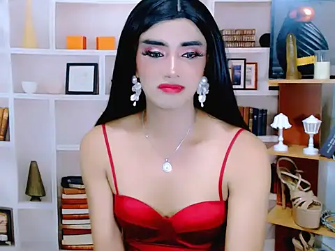 Queeny Cassandra online show from 05/13/26, 06:22