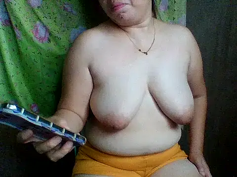 Snapshot of sweet_lhyn chatting on 07/09/26, 03:10 sweet lhyn online show from 07/09/26, 03:10