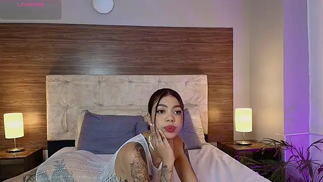 Snapshot of CamilaVelour chatting on 06/24/26, 07:07 CamilaVelour online show from 06/24/26, 07:07