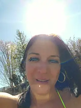 Snapshot of NovaRedux chatting on 04/26/26, 10:51 NovaRedux online show from 04/26/26, 10:51