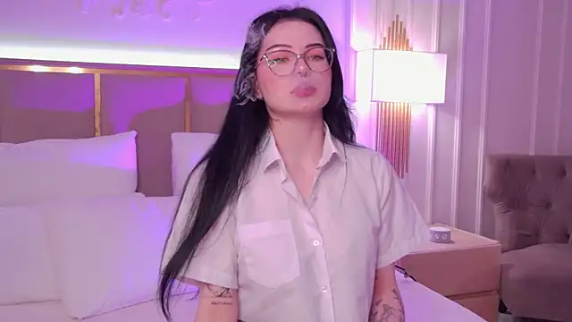 CindyMil online show from 06/12/26, 06:12