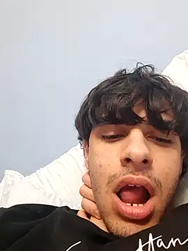 Snapshot of ilcazzone32 chatting on 03/05/26, 09:33 ilcazzone32 online show from 03/05/26, 09:33