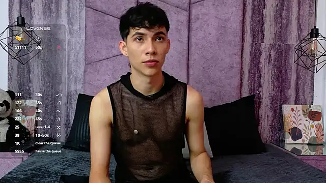 Snapshot of AronTawers chatting on 06/17/26, 07:26 AronTawers online show from 06/17/26, 07:26