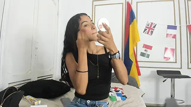 Snapshot of emily_gaviria1 chatting on 06/16/26, 01:47 emily gaviria1 online show from 06/16/26, 01:47