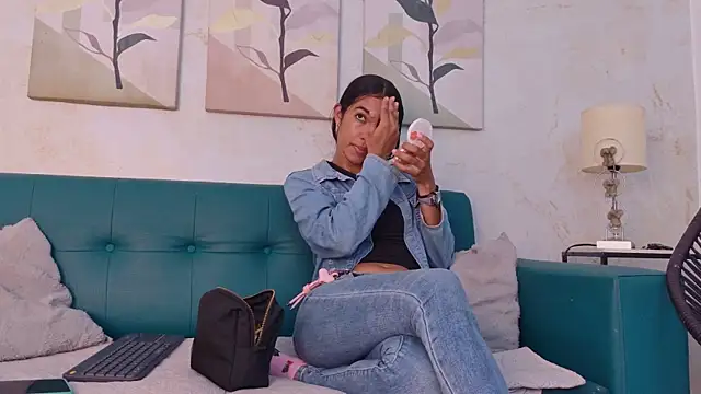 Snapshot of emily_gaviria1 chatting on 07/30/26, 12:15 emily gaviria1 online show from 07/30/26, 12:15