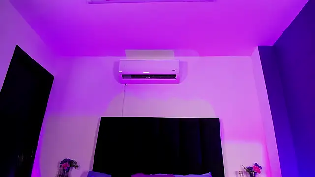 Snapshot of scarlet__ray_ chatting on 03/13/26, 10:44 scarlet ray online show from 03/13/26, 10:44