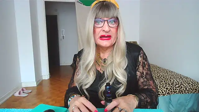 Snapshot of sophyTV chatting on 03/16/26, 12:31 sophyTV online show from 03/16/26, 12:31