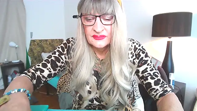 Snapshot of sophyTV chatting on 03/17/26, 10:18 sophyTV online show from 03/17/26, 10:18