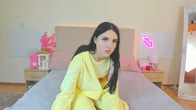 Snapshot of TiffanyHhot chatting on 04/01/26, 12:28 TiffanyHhot online show from 04/01/26, 12:28