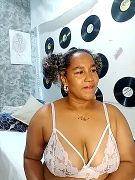 Snapshot of medusafox_ chatting on 03/24/26, 04:28 medusafox online show from 03/24/26, 04:28