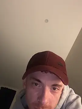 Snapshot of Rosebroz chatting on 03/28/26, 02:11 Rosebroz online show from 03/28/26, 02:11