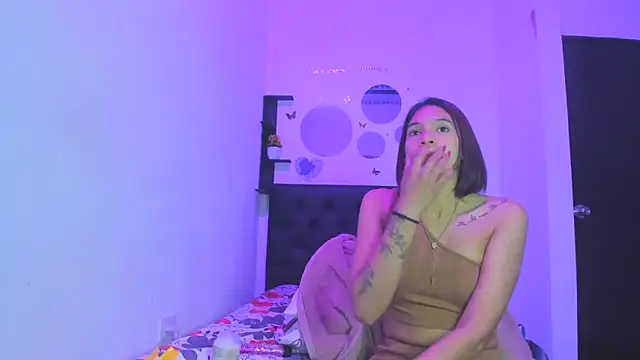 sapphire brown20 online show from 05/07/26, 12:38