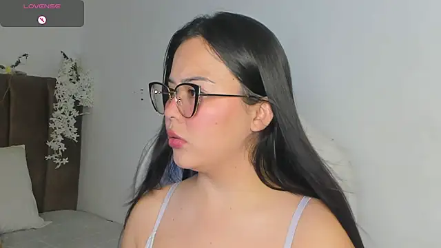 Snapshot of Annye01_ chatting on 05/20/26, 02:45 Annye01 online show from 05/20/26, 02:45