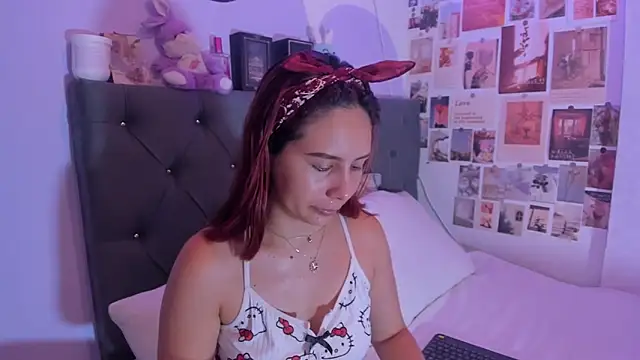 Snapshot of violeta_blaze1 chatting on 05/26/26, 10:00 violeta blaze1 online show from 05/26/26, 10:00