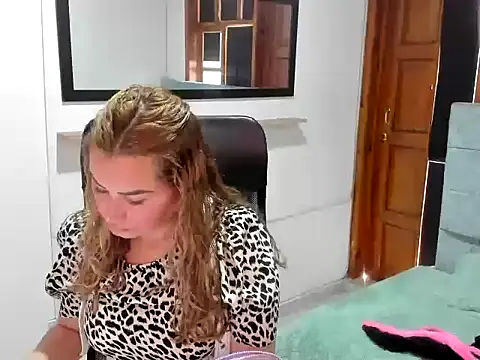 Snapshot of Julieta_star_ chatting on 03/03/26, 07:09 Julieta star online show from 03/03/26, 07:09