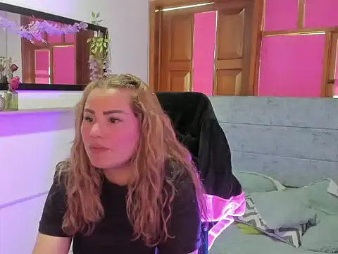 Snapshot of Julieta_star_ chatting on 03/14/26, 06:24 Julieta star online show from 03/14/26, 06:24