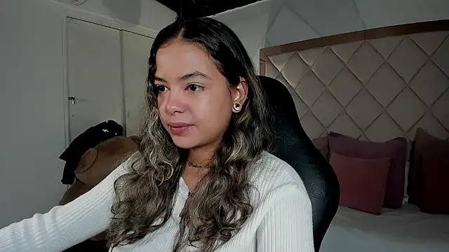 dulce lyraa1 online show from 03/17/26, 04:17