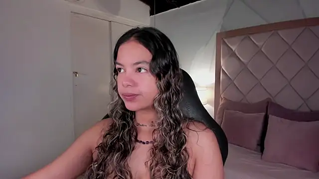 dulce lyraa1 online show from 04/30/26, 04:41