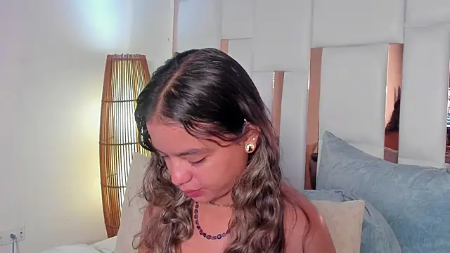 dulce lyraa1 online show from 05/08/26, 10:59