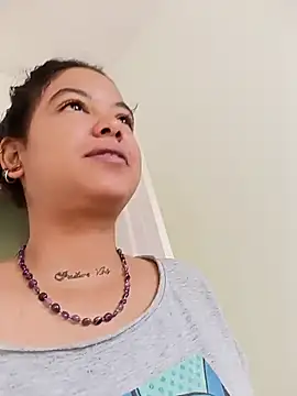 dulce lyraa1 online show from 05/11/26, 07:11