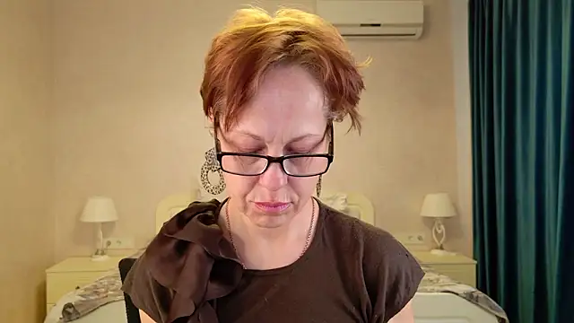 Snapshot of LioraWeiss chatting on 03/16/26, 06:06 LioraWeiss online show from 03/16/26, 06:06