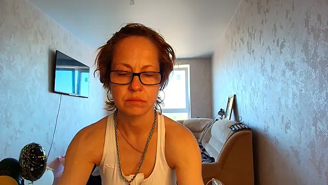 LioraWeiss online show from 05/18/26, 07:36