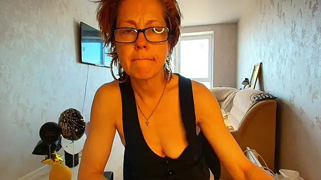 LioraWeiss online show from 05/20/26, 06:52