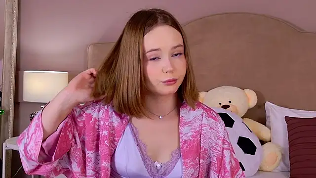 ElaraVance online show from 06/25/26, 05:07