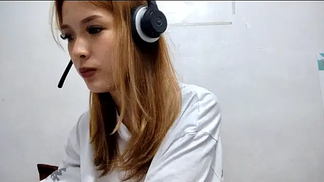 EllieCoconut001 online show from 04/19/26, 11:42