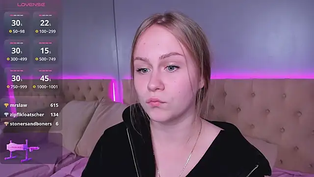 Snapshot of stacy_moorex chatting on 06/11/26, 12:43 stacy moorex online show from 06/11/26, 12:43