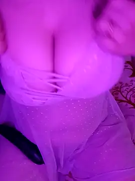 Snapshot of Lona_Hot chatting on 05/18/26, 09:48 Lona Hot online show from 05/18/26, 09:48