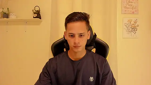 Snapshot of sexy_andres01 chatting on 05/26/26, 02:02 sexy andres01 online show from 05/26/26, 02:02