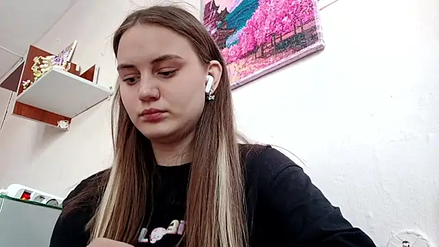 Snapshot of VeloraStar chatting on 03/04/26, 10:10 VeloraStar online show from 03/04/26, 10:10