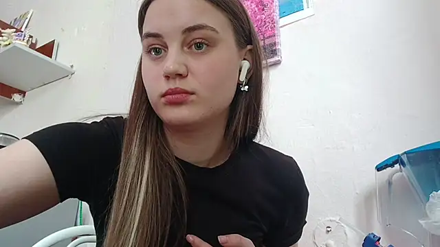 Snapshot of VeloraStar chatting on 03/05/26, 10:11 VeloraStar online show from 03/05/26, 10:11