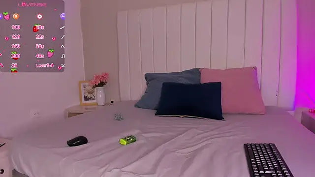 sophia walkett  online show from 06/24/26, 02:49