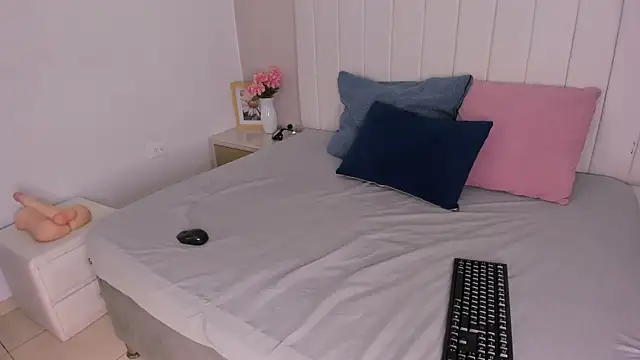 sophia walkett  online show from 06/27/26, 02:44