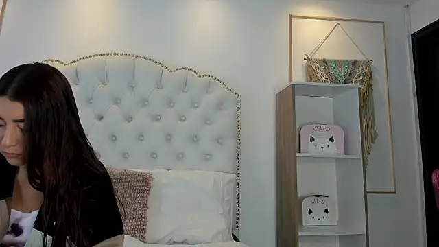 Sara funy online show from 04/27/26, 11:30
