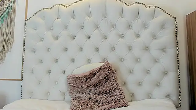 Sara funy online show from 05/01/26, 11:26