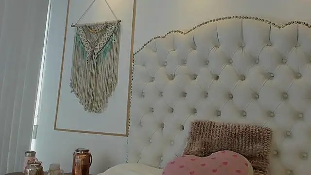 Sara funy online show from 05/06/26, 02:11