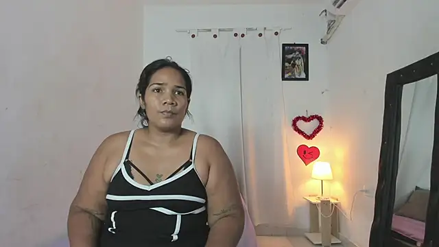 Snapshot of mariana_villa72 chatting on 06/27/26, 04:45 mariana villa72 online show from 06/27/26, 04:45