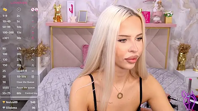 Snapshot of EvaXElfi chatting on 03/08/26, 02:04 EvaXElfi online show from 03/08/26, 02:04