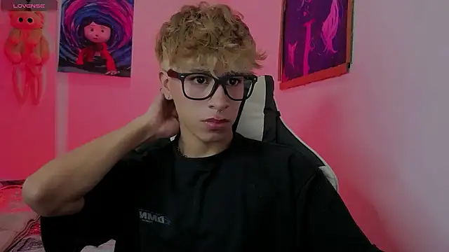 Snapshot of Ryan_sweet chatting on 03/24/26, 12:15 Ryan sweet online show from 03/24/26, 12:15