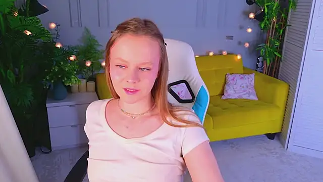 Sophie Peach  online show from 05/26/26, 03:30