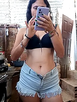 yuliitza4 online show from 04/24/26, 02:08