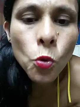 yuliitza4 online show from 05/15/26, 12:39