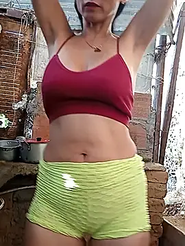 yuliitza4 online show from 06/10/26, 09:57