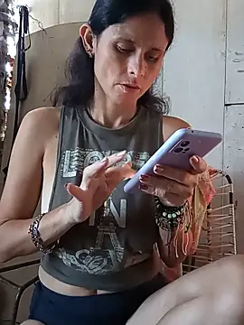 yuliitza4 online show from 06/11/26, 02:37