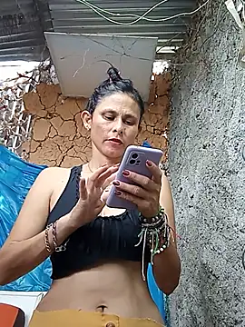 Snapshot of yuliitza4 chatting on 06/21/26, 04:53 yuliitza4 online show from 06/21/26, 04:53