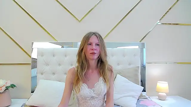 Mira XOo online show from 06/22/26, 02:25