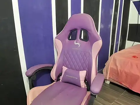 Skarleth2026 online show from 03/18/26, 02:09